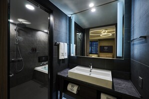 Estudi en suite, no fumadors | Bany | Articles de tocador gratuïts, assecador de cabells, sabatilles i bidet 