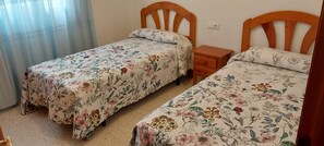 3 bedrooms, bed sheets - Apartment Santa Rita with free parking (Conil de la Frontera)