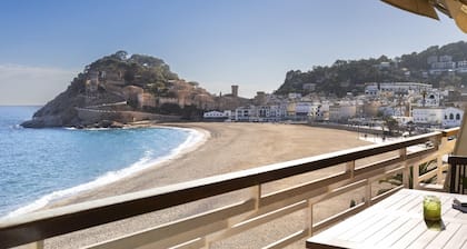 APARTMENT SEA VIEWS ON THE BEACH 4