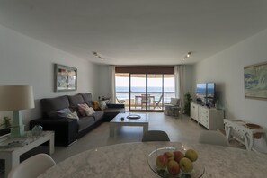 TV - APARTMENT SEA VIEWS ON THE BEACH 4 (Tossa de Mar)