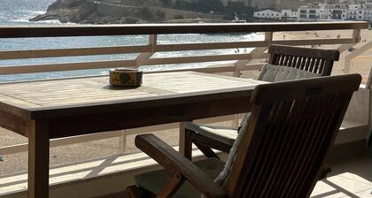 APARTMENT SEA VIEWS ON THE BEACH 4