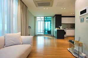 Grand Penthouse, Terrace, Lake View (Netflix available) | Desk, laptop workspace, blackout curtains, soundproofing - K-Hills The Terrace (Paju)