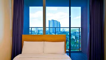 Dobbeltrom – standard, terrasse (Netflix available) | Skrivebord, skrivebord for bærbar PC, blendingsgardiner og lydisolert