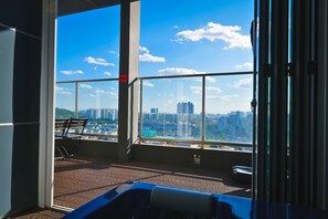 디럭스 펜트하우스, 테라스 (넷플릭스 이용가능) | 책상, 노트북 작업 공간, 암막 커튼, 방음 설비