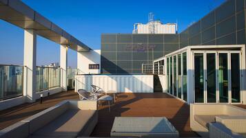 Private Pool (OPEN 4/25) & 24H Spa in Rooftop | Työpöytä, kannettavalle tietokoneelle sopiva työtila, pimennysverhot