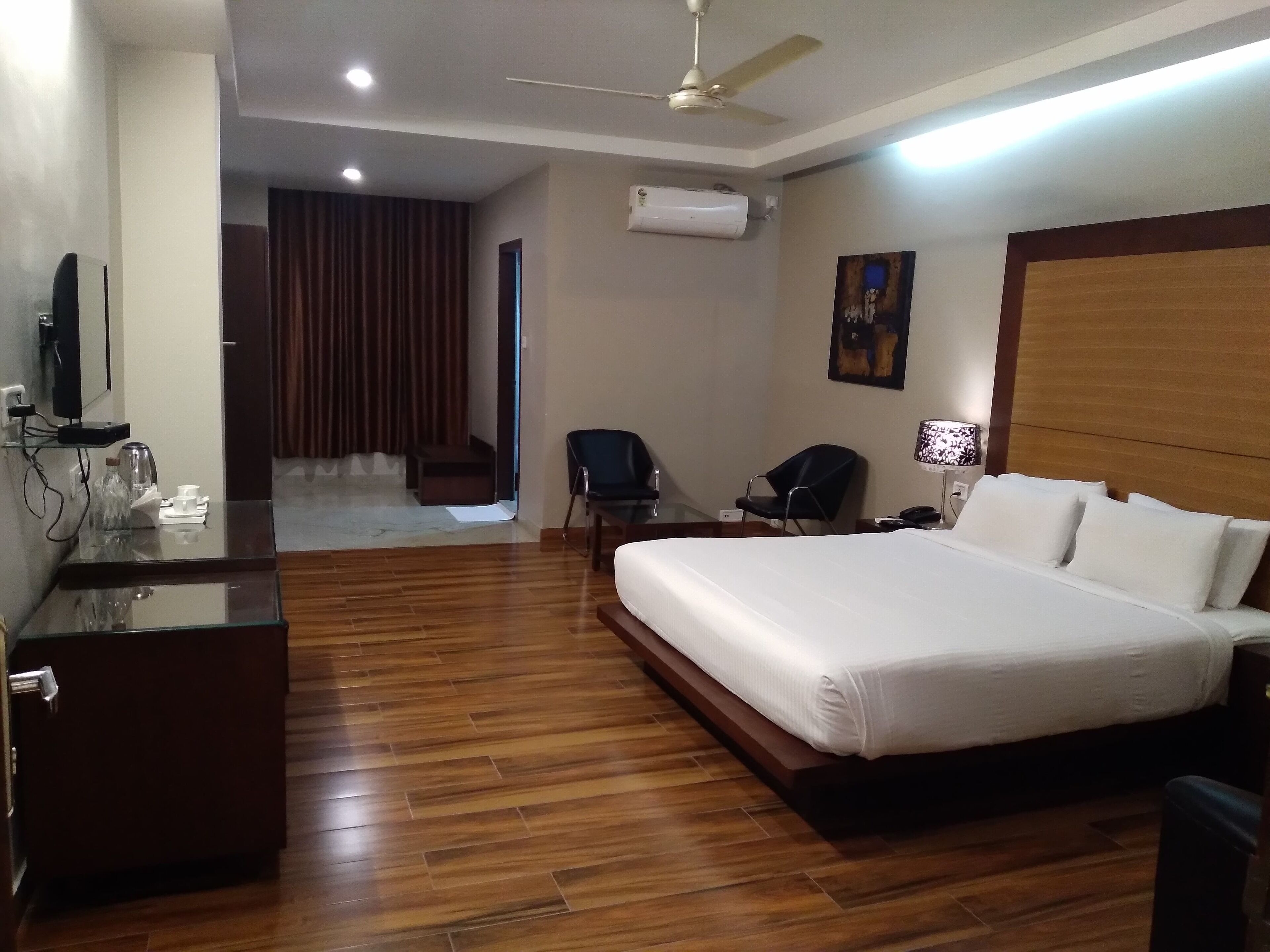 Executive dubbelrum - 1 kingsize-säng | Allergitestade sängkläder, memory foam-madrasser och minibar