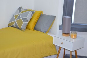 5 bedrooms, WiFi - Amazing 5 Bedroom Home Away From Home (Feltham)