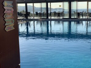 Piscina externa sazonal