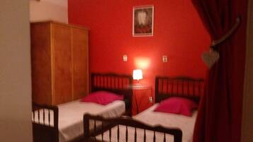 2 chambres, fer et planche Ă repasser, Wi-Fi gratuit, draps fournis