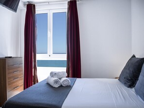 3 bedrooms, iron/ironing board, free WiFi, bed sheets - MONKÓ ON THE ROCK TORREMOLINOS (Torremolinos)