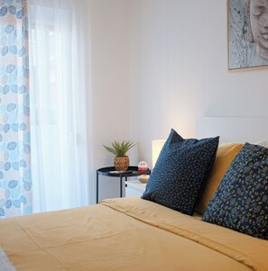 2 slaapkamers, een bureau, een strijkplank/strijkijzer, gratis wifi
