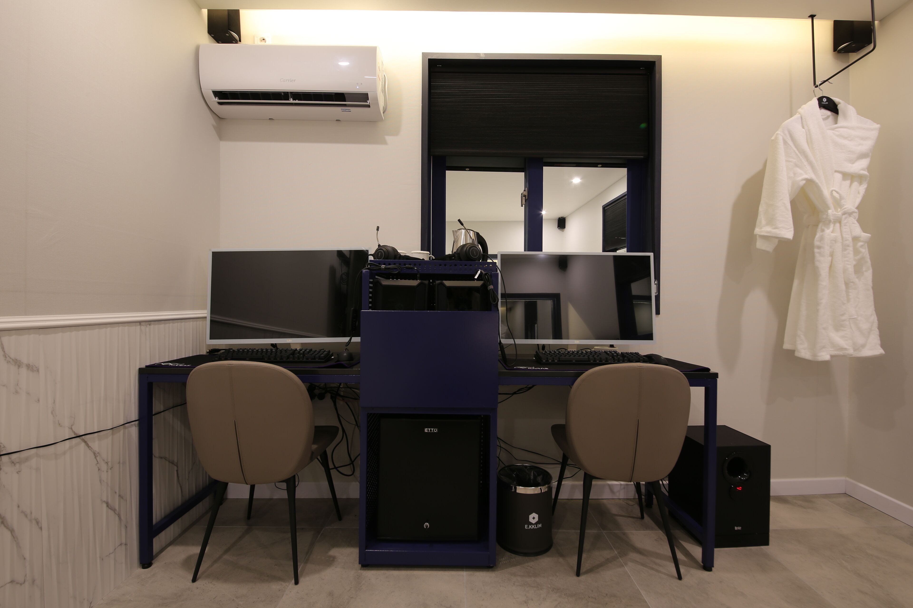 deluxe double room | tech