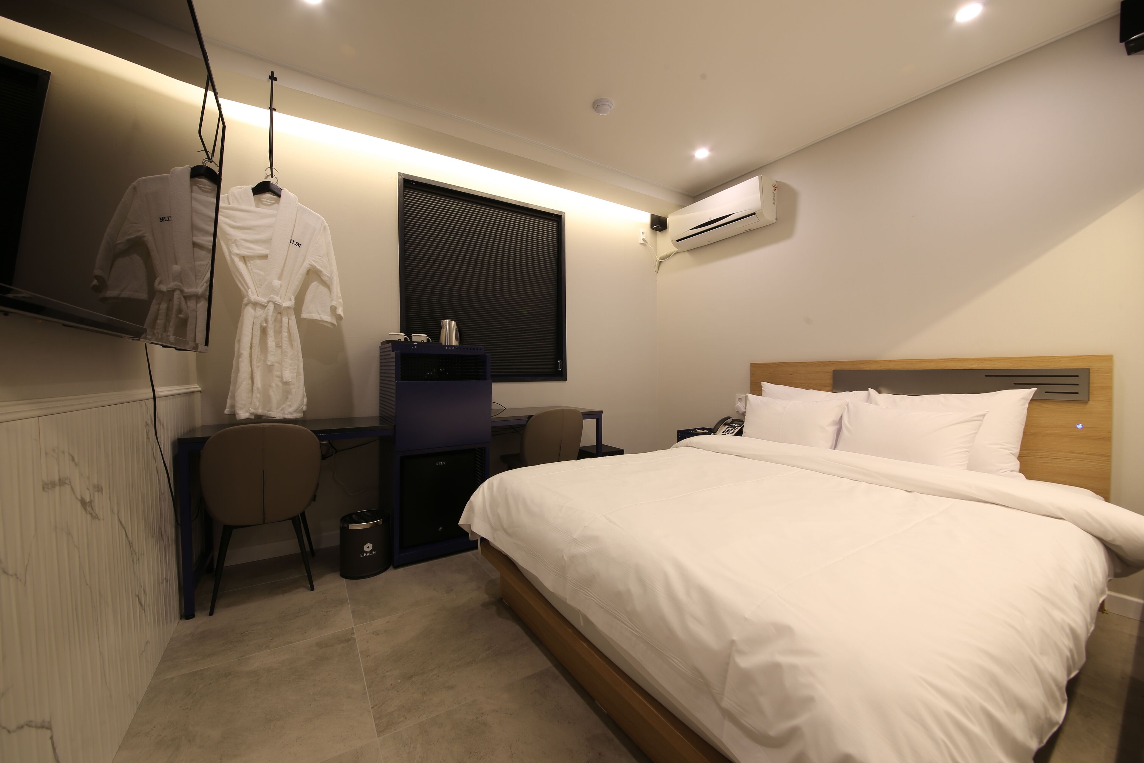 standard double room | free wifi