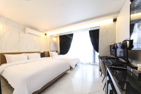 Rom, terrasse | Wi-fi (inkludert)