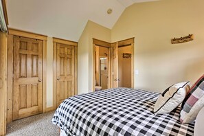 3 Schlafzimmer, Schreibtisch, Bügeleisen/Bügelbrett, Reisekinderbett