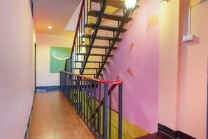 Staircase - OYO 75303 V Home Guesthouse Sunday Night Market (Chiang Mai)