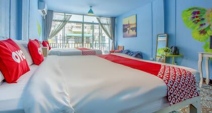 OYO 75303 V Home Guesthouse Sunday Night Market