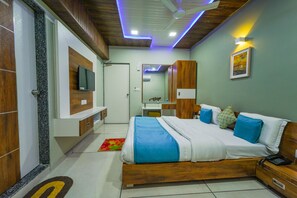 Deluxe Double Room | In-room safe, desk, soundproofing, free WiFi - The Nest Residency (Ahmedabad)