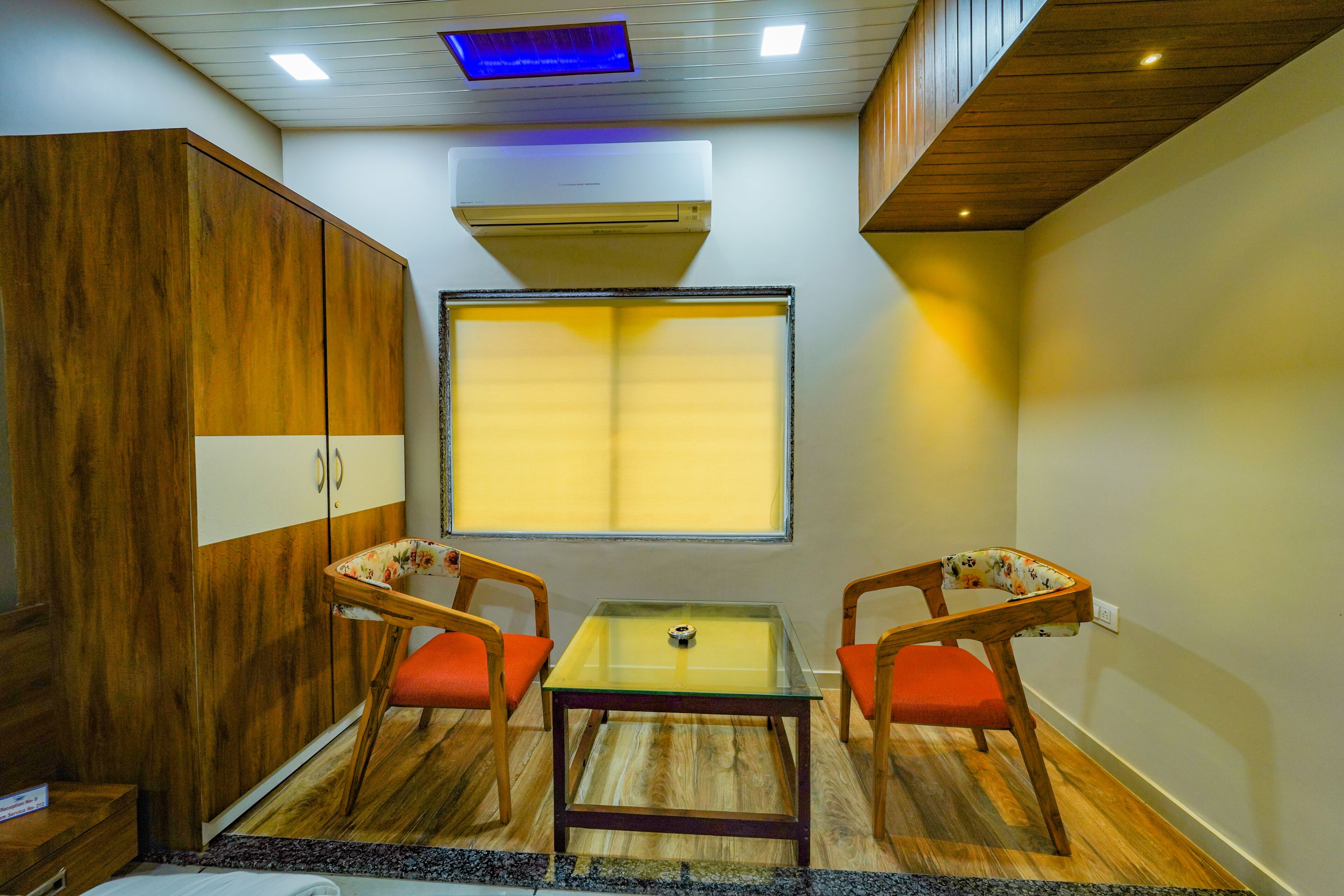 تناول الطعام داخل الغرفة