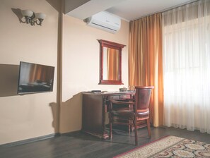 Chambre Double Supérieure | Literie de qualité supérieure, minibar, bureau