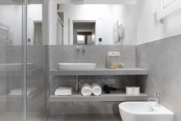 Shower, free toiletries, hair dryer, towels