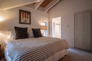 4 habitaciones, escritorio, tabla de planchar con plancha y wifi gratis 
