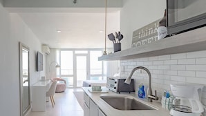 Interior - La Costal | Beachfront Studio Apt w/ Ocean View (Carolina)