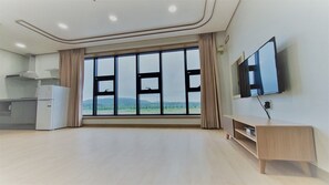 Family Room (Korean Ondol) | Desk, blackout drapes, free WiFi, bed sheets - Haha Pension (Boryeong)