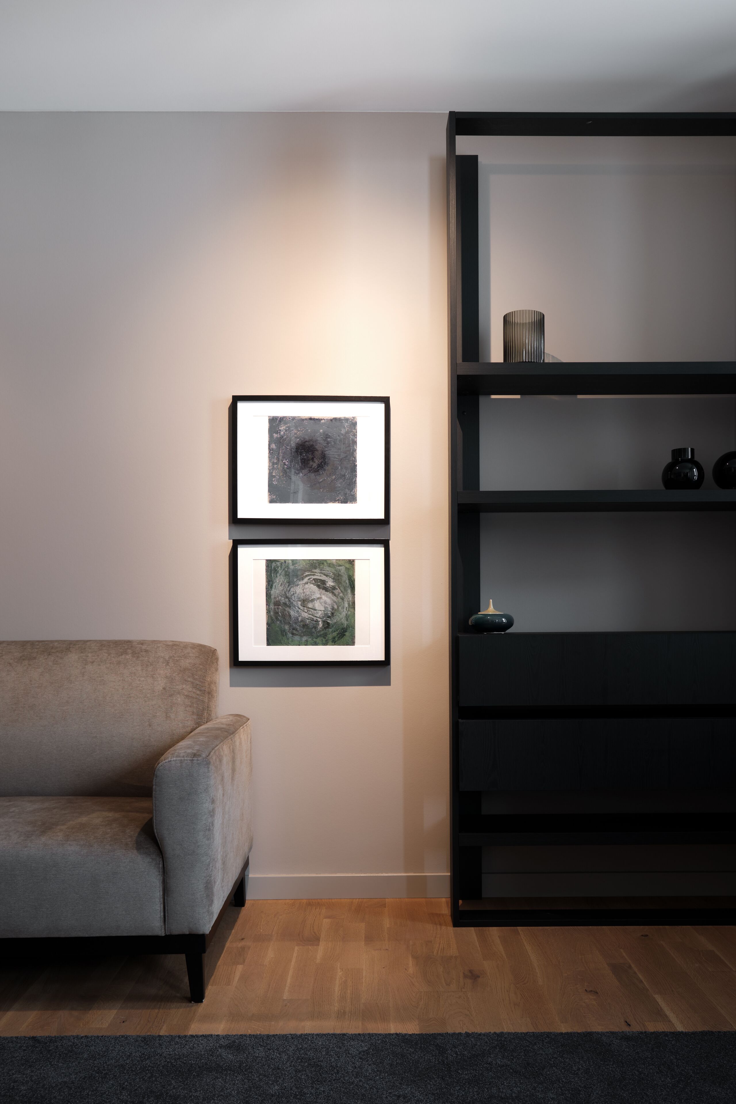 Premium Suite | Living area | 43-inch flat-screen TV with digital channels, TV