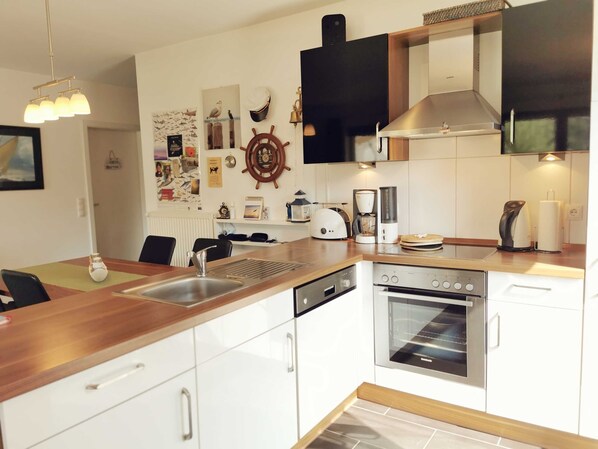 Køleskab, mikrobølgeovn, ovn, opvaskemaskine