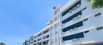 บี โรงแรม