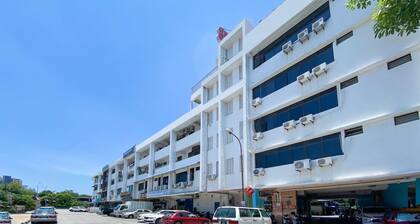 B Hotel