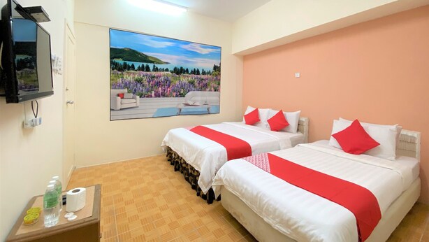 Unclassified image, 1 of 53, button - B Hotel (George Town)