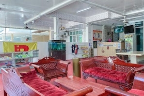 Lobby - B Hotel (George Town)