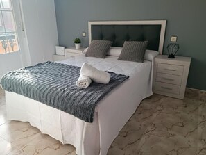 6 chambres, bureau, fer et planche à repasser, Wi-Fi