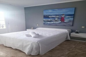6 bedrooms, desk, iron/ironing board, WiFi