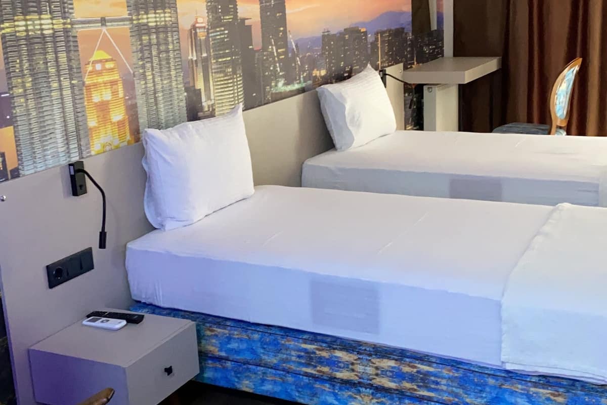 Standard Room | Premium bedding, minibar, in-room safe, individually furnished