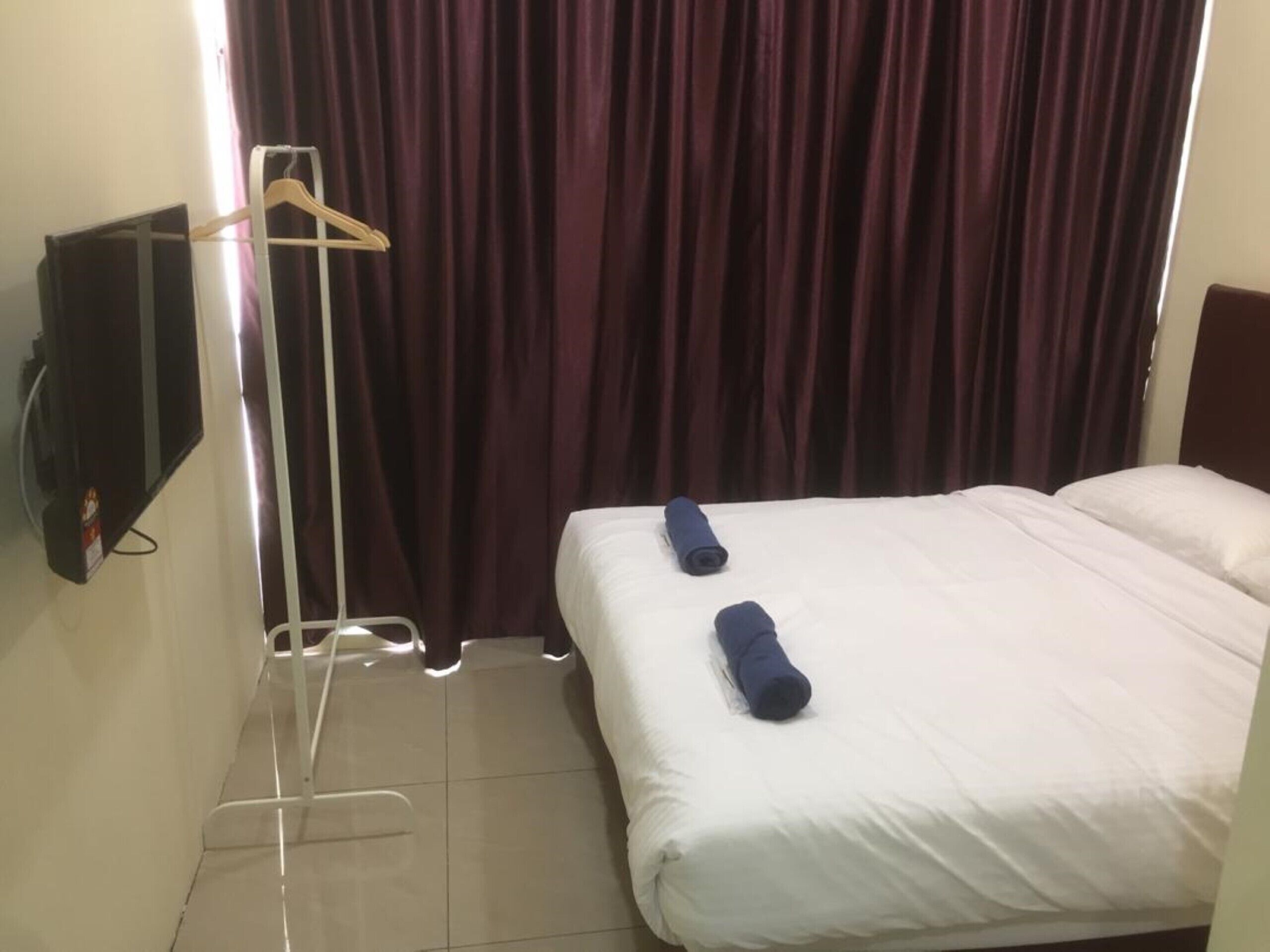 Desk, free WiFi, bed sheets