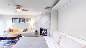 1 bedroom, iron/ironing board, internet, bed sheets