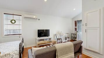 Fer et planche à repasser, accès Internet, draps fournis