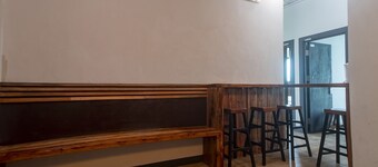 OYO 90094 Hi Inn 3
