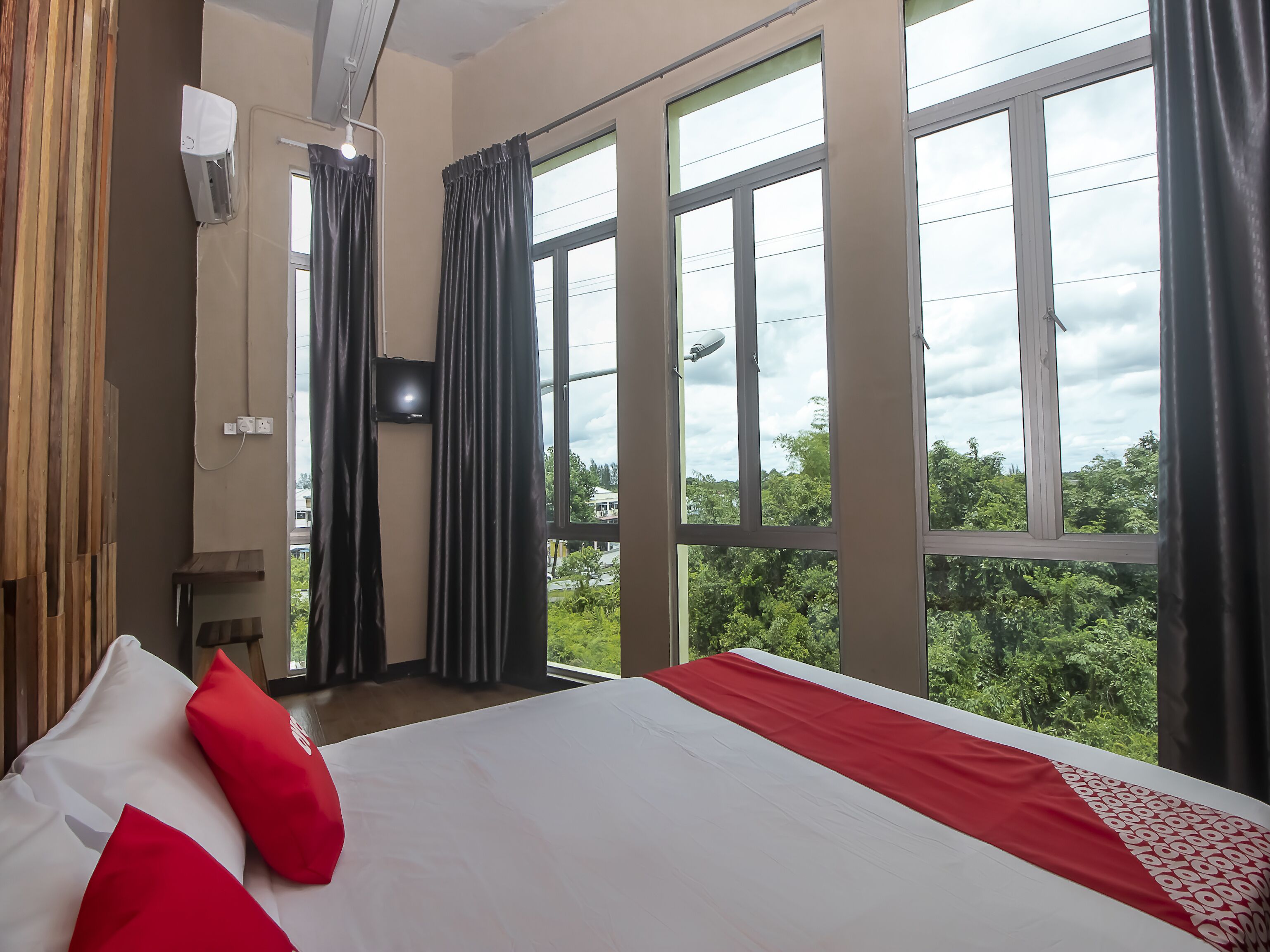 Free WiFi, bed sheets