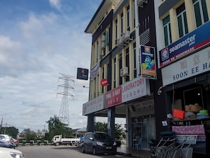 A commercial building with multiple signs, including one for a medical clinic and another for a laboratory. - OYO 90094 Hi Inn 3 (Sibu)