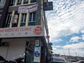 A medical clinic with signage in multiple languages, including English and Chinese.