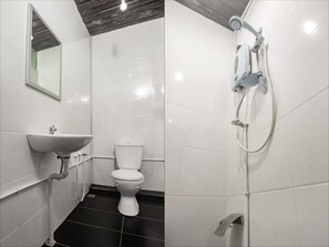 Ducha, artículos de tocador gratuitos, bidet