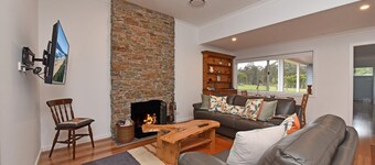 Kinloch Cottage Stunning Stay on Daisy Hill Vineyard