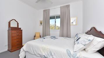 3 bedrooms, iron/ironing board, Internet