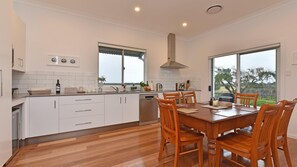 Kjøleskap, mikrobølgeovn, ovn og oppvaskmaskin