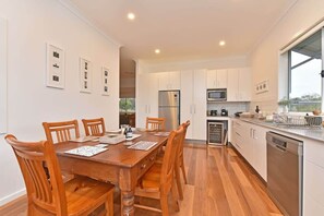 Dining - Kinloch Cottage Stunning Stay Daisy Hill Vineyard (Pokolbin)