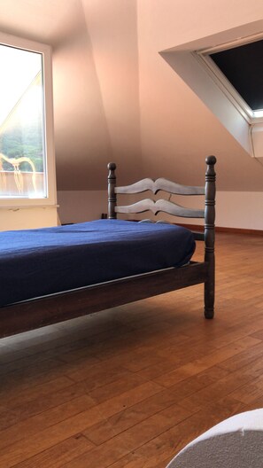 1 bedroom, bed sheets